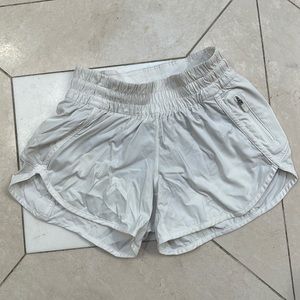 Lululemon Hotty Hot 2.5 Run Short Sz 4